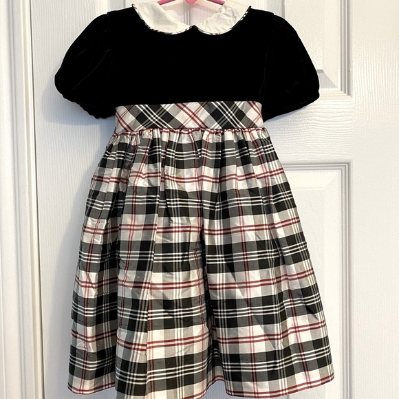 Hartstrings Other - 🆕 Hartstings 🥰 100% Silk Holiday Dress